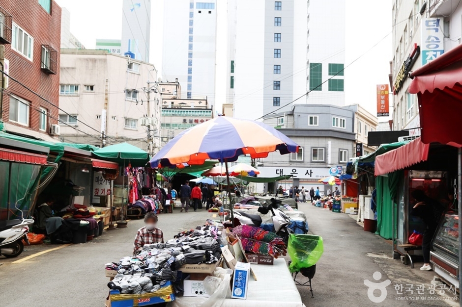 부산 중앙시장 부산진 (8) (사진: 한국관광공사)
