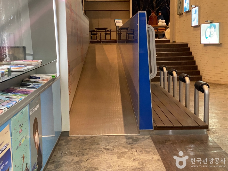 향토공예관 춘천 외관 (사진: 한국관광공사)