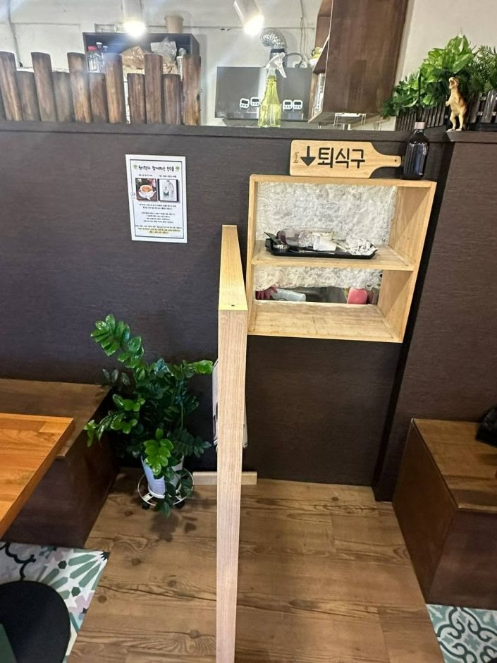 원시학 해운대 (카페)_내부_퇴식구 (사진: 한국관광공사)