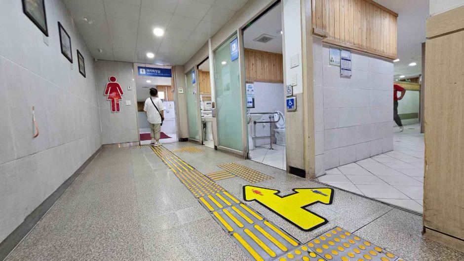 커피니 목포역점 목포 커피니_목포역점_장애인화장실출입구 (사진: 한국관광공사)