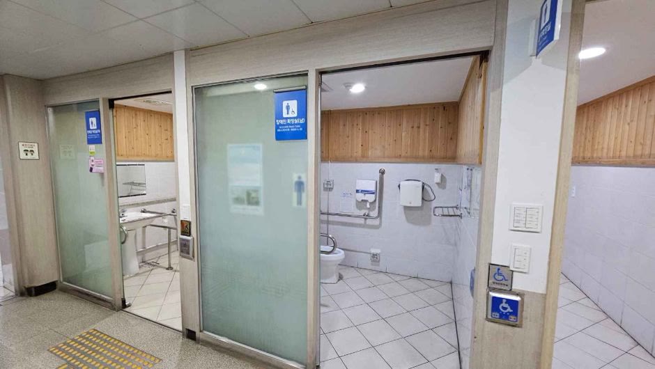 커피니 목포역점 목포 커피니_목포역점_장애인화장실출입구 (사진: 한국관광공사)