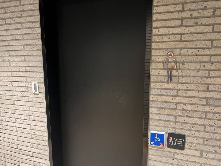 식물학 아이파크몰점 용산 카페식물학_장애인화장실입구 (사진: 한국관광공사)