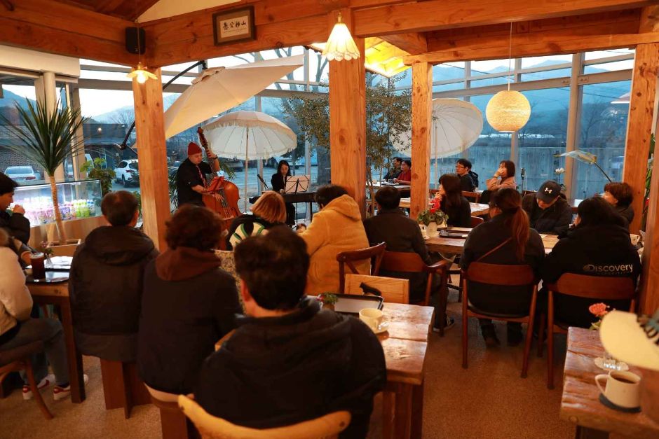카페 프라나 남원 플래닛커피_재즈정기공연 (사진: 한국관광공사)