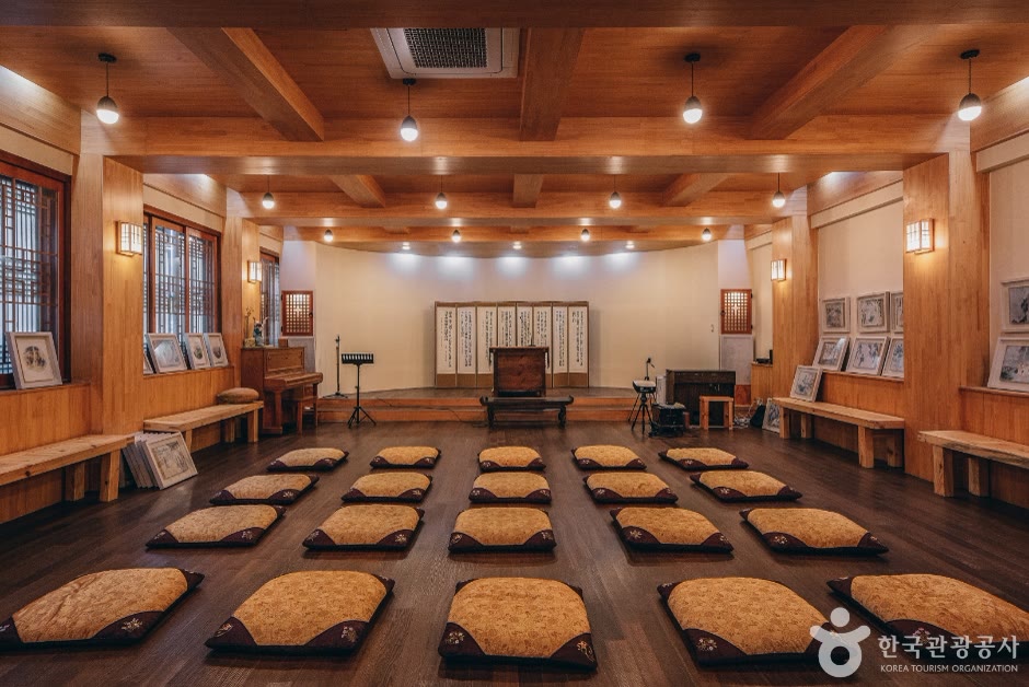 지리산한옥마을 남원 _갤러리 (사진: 한국관광공사)
